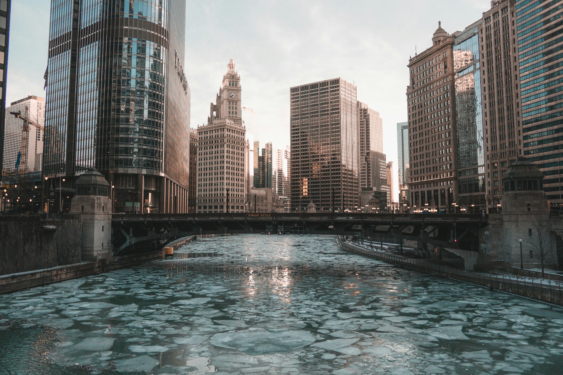 Chicago River and bridges